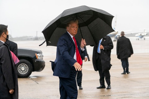 Nhiều báo lớn Mỹ ngại đưa tin các sự kiện của ông Trump vì sợ lây COVID-19 - Ảnh 1. Nhiều báo lớn Mỹ ngại đưa tin các sự kiện của ông Trump vì sợ lây COVID-19 - Ảnh 1.