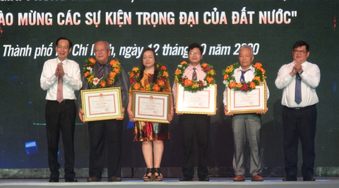 Trao giải cuộc vận động sáng tác ‘Mãi mãi một tình yêu’ - Ảnh 1. Trao giải cuộc vận động sáng tác ‘Mãi mãi một tình yêu’ - Ảnh 1.