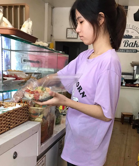 Cô học trò mồ côi cha xin gia hạn nộp học phí, nhập học trễ - Ảnh 1. Cô học trò mồ côi cha xin gia hạn nộp học phí, nhập học trễ - Ảnh 1.