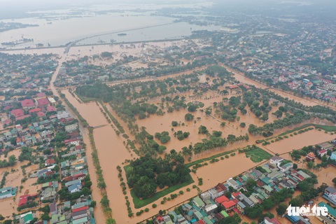 Quảng Trị chìm trong nước nhìn từ trên cao - Ảnh 3. Quảng Trị chìm trong nước nhìn từ trên cao - Ảnh 3.