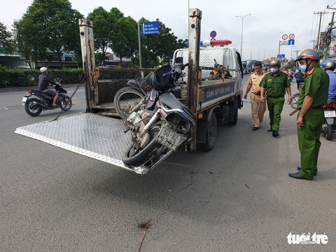 Xe nâng đụng xe máy ở Thủ Đức, một người chết - Ảnh 2. Xe nâng đụng xe máy ở Thủ Đức, một người chết - Ảnh 2.