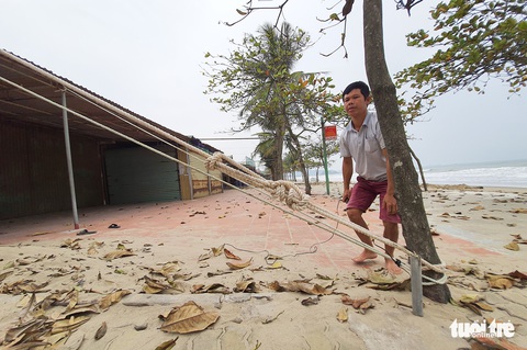 Hối hả tạo hào tránh sóng chống bão số 7 trên biển Cửa Lò - Ảnh 6. Hối hả tạo hào tránh sóng chống bão số 7 trên biển Cửa Lò - Ảnh 6.