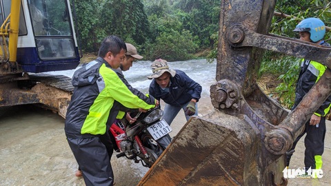 Đã liên lạc được với nhóm công nhân ở thủy điện Rào Trăng 3 - Ảnh 6. Đã liên lạc được với nhóm công nhân ở thủy điện Rào Trăng 3 - Ảnh 6.