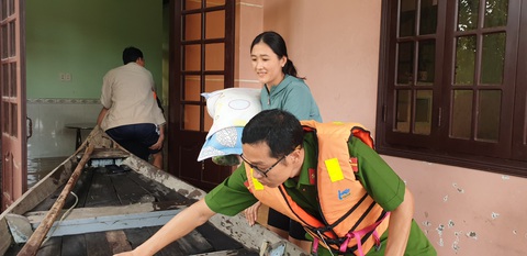Nổ máy đi mấy bữa ni, ai biết người ta chụp hình mình... - Ảnh 3. Nổ máy đi mấy bữa ni, ai biết người ta chụp hình mình... - Ảnh 3.