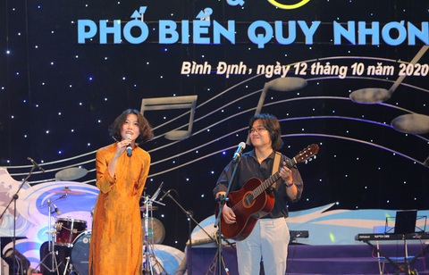 Khánh thành tượng nhạc sĩ Trịnh Công Sơn bên bờ biển Quy Nhơn - Ảnh 7. Khánh thành tượng nhạc sĩ Trịnh Công Sơn bên bờ biển Quy Nhơn - Ảnh 7.