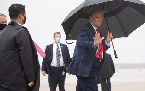 Nhà Trắng tuyên bố ông Trump âm tính COVID-19 ‘nhiều ngày liền’ - Ảnh 1. Nhà Trắng tuyên bố ông Trump âm tính COVID-19 ‘nhiều ngày liền’ - Ảnh 1.