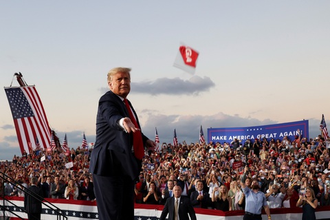 Ông Trump chạy nước rút bất chấp dịch - Ảnh 1. Ông Trump chạy nước rút bất chấp dịch - Ảnh 1.