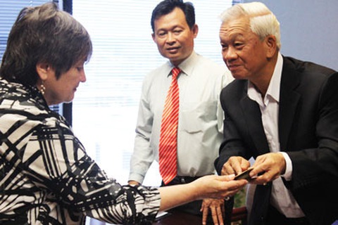 Nguyên giám đốc Sở Ngoại vụ Khánh Hòa giả mạo hồ sơ làm visa đi Mỹ - Ảnh 1. Nguyên giám đốc Sở Ngoại vụ Khánh Hòa giả mạo hồ sơ làm visa đi Mỹ - Ảnh 1.