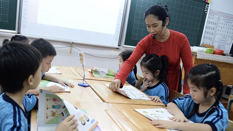 Sách giáo khoa lớp 1 mới: Bất ổn cả khâu thẩm định lẫn thực nghiệm - Ảnh 1. Sách giáo khoa lớp 1 mới: Bất ổn cả khâu thẩm định lẫn thực nghiệm - Ảnh 1.