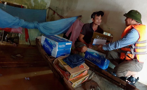 Qua Ví MoMo, cứ 20 phút quỹ cứu trợ bà con vùng lũ miền Trung tăng thêm 10 triệu - Ảnh 1. Qua Ví MoMo, cứ 20 phút quỹ cứu trợ bà con vùng lũ miền Trung tăng thêm 10 triệu - Ảnh 1.