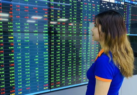 Chứng khoán bùng nổ phiên 16.000 tỉ đồng, lập đỉnh trong 9 tháng do đâu? - Ảnh 1. Chứng khoán bùng nổ phiên 16.000 tỉ đồng, lập đỉnh trong 9 tháng do đâu? - Ảnh 1.