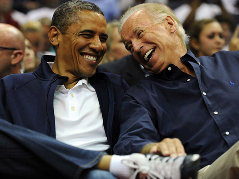 Ông Obama thân chinh vận động phiếu bầu, tiếp sức ông Biden chặng cuối - Ảnh 1. Ông Obama thân chinh vận động phiếu bầu, tiếp sức ông Biden chặng cuối - Ảnh 1.