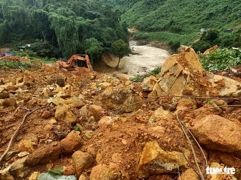 Kinh hoàng khung cảnh khu nhà điều hành thủy điện Rào Trăng 3 bị vùi lấp - Ảnh 7. Kinh hoàng khung cảnh khu nhà điều hành thủy điện Rào Trăng 3 bị vùi lấp - Ảnh 7.