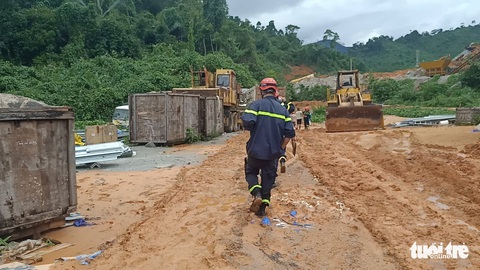 Kinh hoàng khung cảnh khu nhà điều hành thủy điện Rào Trăng 3 bị vùi lấp - Ảnh 5. Kinh hoàng khung cảnh khu nhà điều hành thủy điện Rào Trăng 3 bị vùi lấp - Ảnh 5.