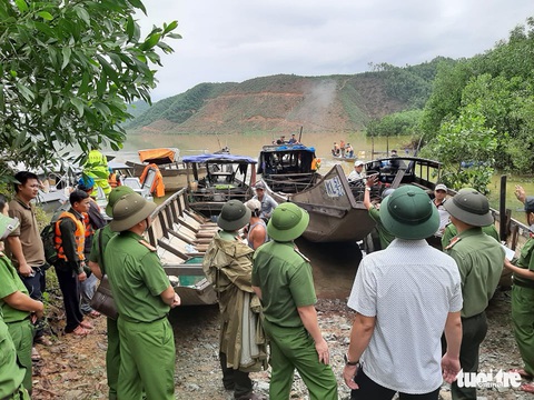 Kinh hoàng khung cảnh khu nhà điều hành thủy điện Rào Trăng 3 bị vùi lấp - Ảnh 4. Kinh hoàng khung cảnh khu nhà điều hành thủy điện Rào Trăng 3 bị vùi lấp - Ảnh 4.