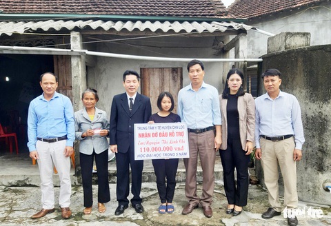 Bé Chi và nỗi khát khao đến trường đã được đỡ đầu suốt 5 năm đại học - Ảnh 2. Bé Chi và nỗi khát khao đến trường đã được đỡ đầu suốt 5 năm đại học - Ảnh 2.