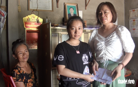 Bé Chi và nỗi khát khao đến trường đã được đỡ đầu suốt 5 năm đại học - Ảnh 1. Bé Chi và nỗi khát khao đến trường đã được đỡ đầu suốt 5 năm đại học - Ảnh 1.