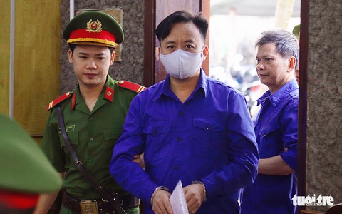 Phúc thẩm vụ gian lận điểm thi tại Sơn La: hoãn xử vì vắng luật sư - Ảnh 2. Phúc thẩm vụ gian lận điểm thi tại Sơn La: hoãn xử vì vắng luật sư - Ảnh 2.