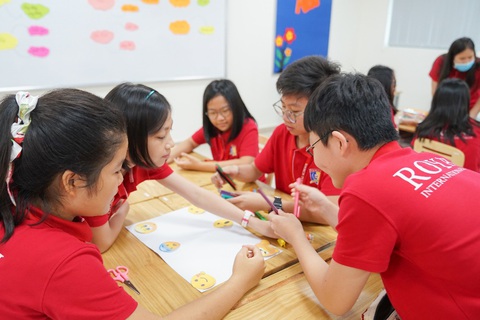 Học sinh tìm hiểu cách ‘sơ cứu cảm xúc’, phát triển chỉ số EQ - Ảnh 1. Học sinh tìm hiểu cách ‘sơ cứu cảm xúc’, phát triển chỉ số EQ - Ảnh 1.