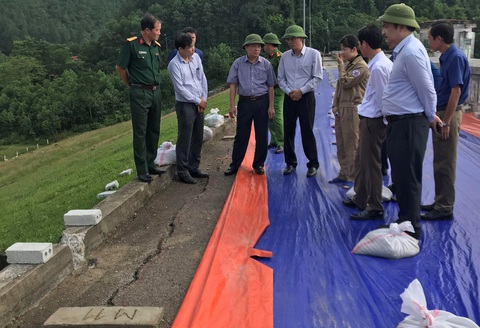 Xuất hiện vết nứt dài 173m dọc thân đập của hồ thủy lợi Sông Mực - Ảnh 2. Xuất hiện vết nứt dài 173m dọc thân đập của hồ thủy lợi Sông Mực - Ảnh 2.