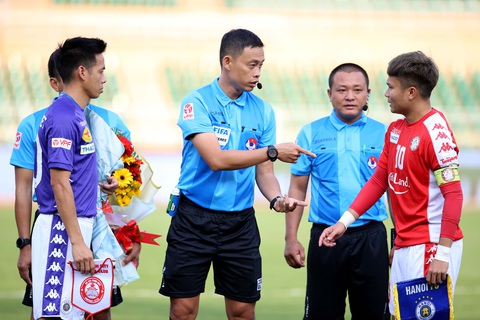 Đổi trọng tài trận Hoàng Anh Gia Lai - Hà Nội - Ảnh 1. Đổi trọng tài trận Hoàng Anh Gia Lai - Hà Nội - Ảnh 1.