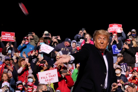 Trump - Biden đấu tay đôi tại các bang chiến trường - Ảnh 1. Trump - Biden đấu tay đôi tại các bang chiến trường - Ảnh 1.