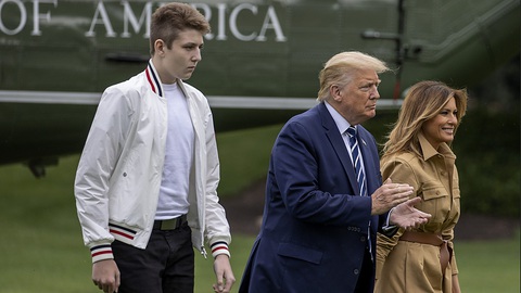 Quý tử 14 tuổi của ông Trump mắc COVID-19, bà Melania kể chuyện mình mắc Covid-19 - Ảnh 1. Quý tử 14 tuổi của ông Trump mắc COVID-19, bà Melania kể chuyện mình mắc Covid-19 - Ảnh 1.