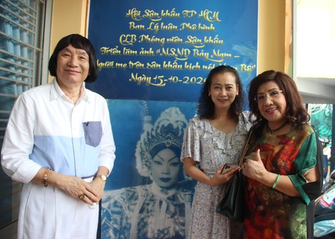 Trưng bày 100 bức ảnh về má Bảy Nam - Người mẹ trên sân khấu kịch nói Nam bộ - Ảnh 3. Trưng bày 100 bức ảnh về má Bảy Nam - Người mẹ trên sân khấu kịch nói Nam bộ - Ảnh 3.