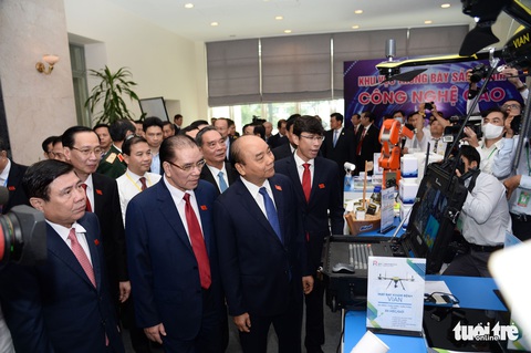 Chùm ảnh đại biểu tham quan triển lãm tại Đại hội Đảng bộ TP.HCM - Ảnh 1. Chùm ảnh đại biểu tham quan triển lãm tại Đại hội Đảng bộ TP.HCM - Ảnh 1.
