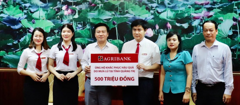 Agribank hỗ trợ 3 tỉ đồng cho đồng bào 6 tỉnh miền Trung - Ảnh 1. Agribank hỗ trợ 3 tỉ đồng cho đồng bào 6 tỉnh miền Trung - Ảnh 1.