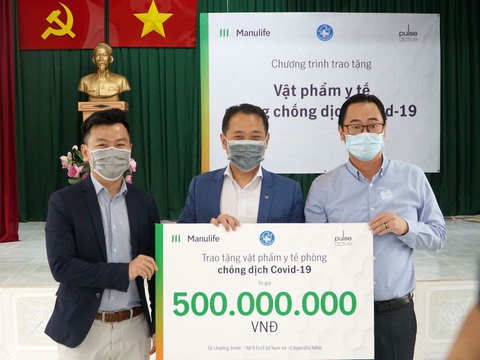 Manulife Việt Nam đóng góp gần 3,5 tỉ đồng cho tuyến đầu chống dịch - Ảnh 3. Manulife Việt Nam đóng góp gần 3,5 tỉ đồng cho tuyến đầu chống dịch - Ảnh 3.