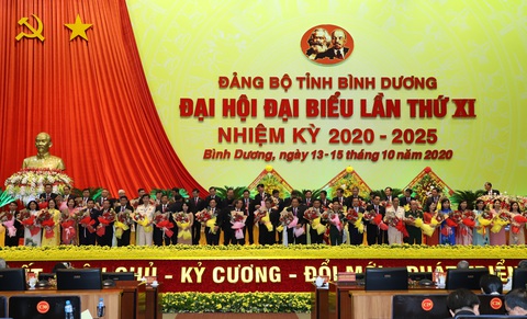 Ông Trần Văn Nam tái đắc cử bí thư Tỉnh ủy Bình Dương - Ảnh 2. Ông Trần Văn Nam tái đắc cử bí thư Tỉnh ủy Bình Dương - Ảnh 2.