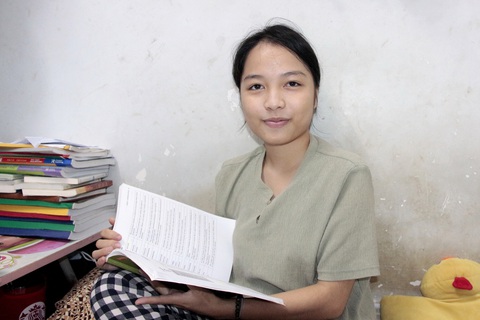 Cô gái một mình trong rừng Nghệ An đã học đại học ở TP.HCM như thế nào? - Ảnh 1. Cô gái một mình trong rừng Nghệ An đã học đại học ở TP.HCM như thế nào? - Ảnh 1.