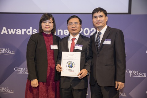 VietinBank 3 lần liên tiếp nhận giải Ngân hàng cung cấp dịch vụ ngoại hối tốt nhất VN - Ảnh 1. VietinBank 3 lần liên tiếp nhận giải Ngân hàng cung cấp dịch vụ ngoại hối tốt nhất VN - Ảnh 1.