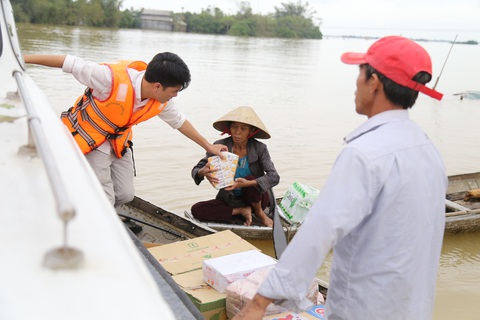 Tui ăn chi cũng được, chỉ lo con nhỏ với cha mạ già - Ảnh 2. Tui ăn chi cũng được, chỉ lo con nhỏ với cha mạ già - Ảnh 2.