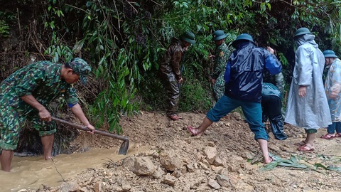 Bộ đội cõng mì chính, mắm muối vào ngôi làng mất tích - Ảnh 3. Bộ đội cõng mì chính, mắm muối vào ngôi làng mất tích - Ảnh 3.