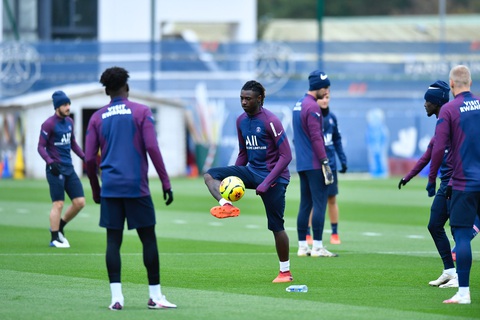PSG chỉ còn khoảng 11 cầu thủ để đấu với Nimes - Ảnh 1. PSG chỉ còn khoảng 11 cầu thủ để đấu với Nimes - Ảnh 1.
