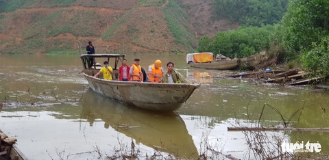 Mưa rất lớn, tạm dừng cứu nạn Rào Trăng 3 bằng đường thủy - Ảnh 1. Mưa rất lớn, tạm dừng cứu nạn Rào Trăng 3 bằng đường thủy - Ảnh 1.