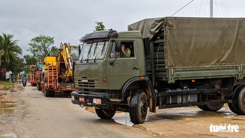 Hàng chục điểm sạt lở nguy hiểm trên đường vào thủy điện Rào Trăng 3 - Ảnh 3. Hàng chục điểm sạt lở nguy hiểm trên đường vào thủy điện Rào Trăng 3 - Ảnh 3.