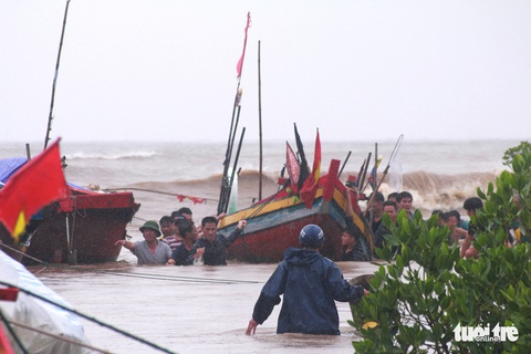 Hà Tĩnh mưa lớn dồn dập ứng phó khẩn cấp, thủy điện xả tràn - Ảnh 2. Hà Tĩnh mưa lớn dồn dập ứng phó khẩn cấp, thủy điện xả tràn - Ảnh 2.