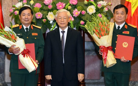 Thăng quân hàm thượng tướng cho 2 sĩ quan cao cấp quân đội - Ảnh 1. Thăng quân hàm thượng tướng cho 2 sĩ quan cao cấp quân đội - Ảnh 1.