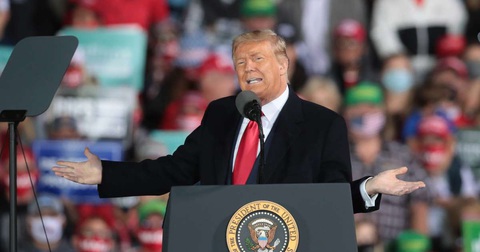 Ông Trump hé lộ cách bắt Trung Quốc đền thiệt hại do COVID-19 - Ảnh 1. Ông Trump hé lộ cách bắt Trung Quốc đền thiệt hại do COVID-19 - Ảnh 1.
