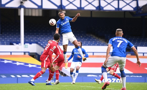 VAR ‘nổ’ ở phút bù giờ, Liverpool mất chiến thắng trước Everton - Ảnh 4. VAR ‘nổ’ ở phút bù giờ, Liverpool mất chiến thắng trước Everton - Ảnh 4.