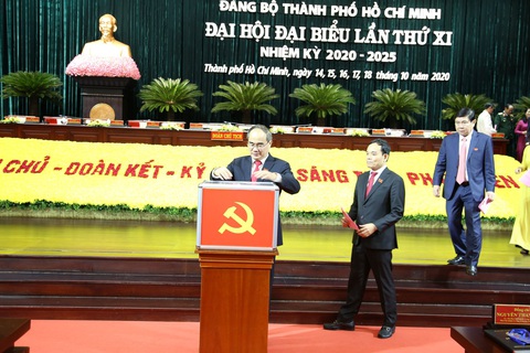 Đại hội Đảng bộ TP.HCM bỏ phiếu bầu Ban chấp hành nhiệm kỳ 2020-2025 - Ảnh 1. Đại hội Đảng bộ TP.HCM bỏ phiếu bầu Ban chấp hành nhiệm kỳ 2020-2025 - Ảnh 1.