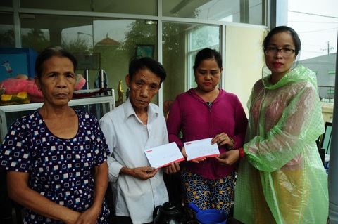 Bạn đọc Tuổi Trẻ hỗ trợ khẩn cấp các hộ dân màn trời chiếu đất sau lở núi - Ảnh 5. Bạn đọc Tuổi Trẻ hỗ trợ khẩn cấp các hộ dân màn trời chiếu đất sau lở núi - Ảnh 5.