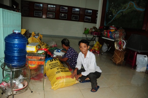 Bạn đọc Tuổi Trẻ hỗ trợ khẩn cấp các hộ dân màn trời chiếu đất sau lở núi - Ảnh 3. Bạn đọc Tuổi Trẻ hỗ trợ khẩn cấp các hộ dân màn trời chiếu đất sau lở núi - Ảnh 3.