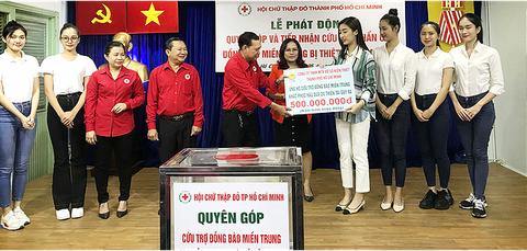 Đêm nhạc Thương về miền Trung: Các nghệ sĩ không nhận catsê, chung tay vì vùng lũ - Ảnh 1. Đêm nhạc Thương về miền Trung: Các nghệ sĩ không nhận catsê, chung tay vì vùng lũ - Ảnh 1.