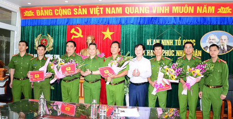 Bắt 2 người cắt hàng trăm mét dây điện chiếu sáng sân bay Cát Bi đem bán phế liệu - Ảnh 1. Bắt 2 người cắt hàng trăm mét dây điện chiếu sáng sân bay Cát Bi đem bán phế liệu - Ảnh 1.