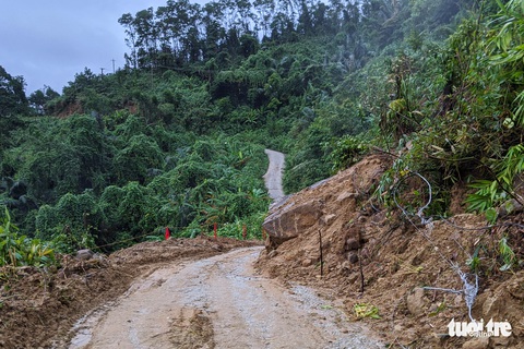 Công binh sẽ nổ mìn phá đá mở đường vào Rào Trăng 3 - Ảnh 3. Công binh sẽ nổ mìn phá đá mở đường vào Rào Trăng 3 - Ảnh 3.