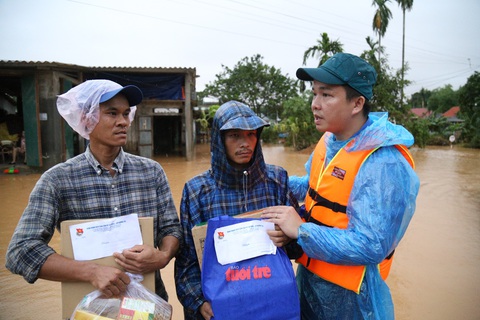 Chở yêu thương, ân tình của bạn đọc về tâm lũ - Ảnh 1. Chở yêu thương, ân tình của bạn đọc về tâm lũ - Ảnh 1.
